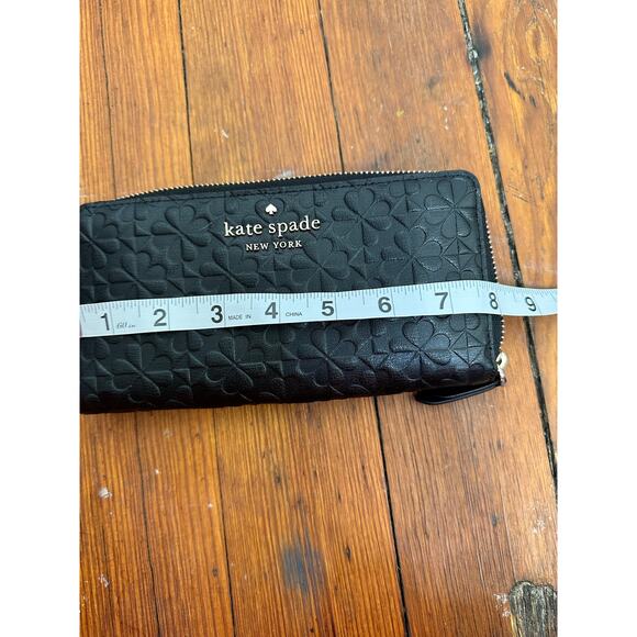 KATE SPADE Black Hollie Spade Clover Embossed Multi Pocket Wallet - Picture 8 of 10